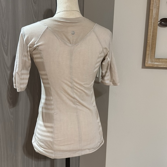 Lululemon Puri Tee Short Sleeve - Picture 4 of 4